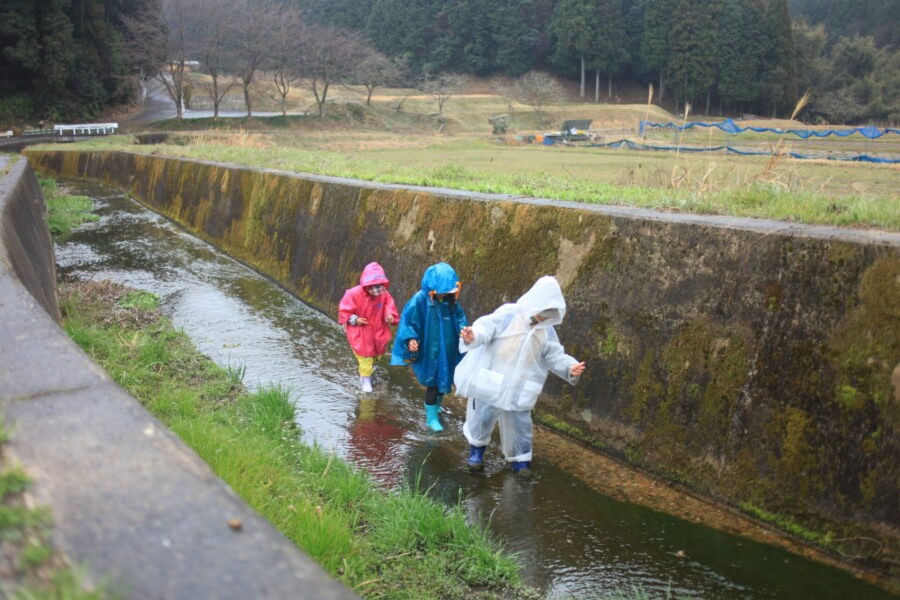 川を歩く