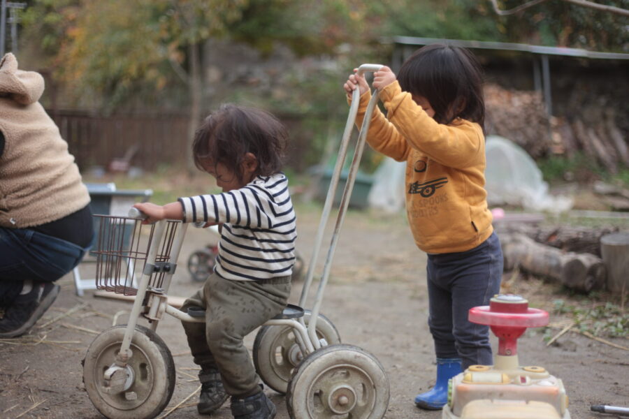 ちびっこ同士で遊ぶ