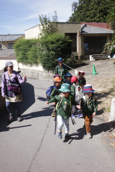 街中を歩く