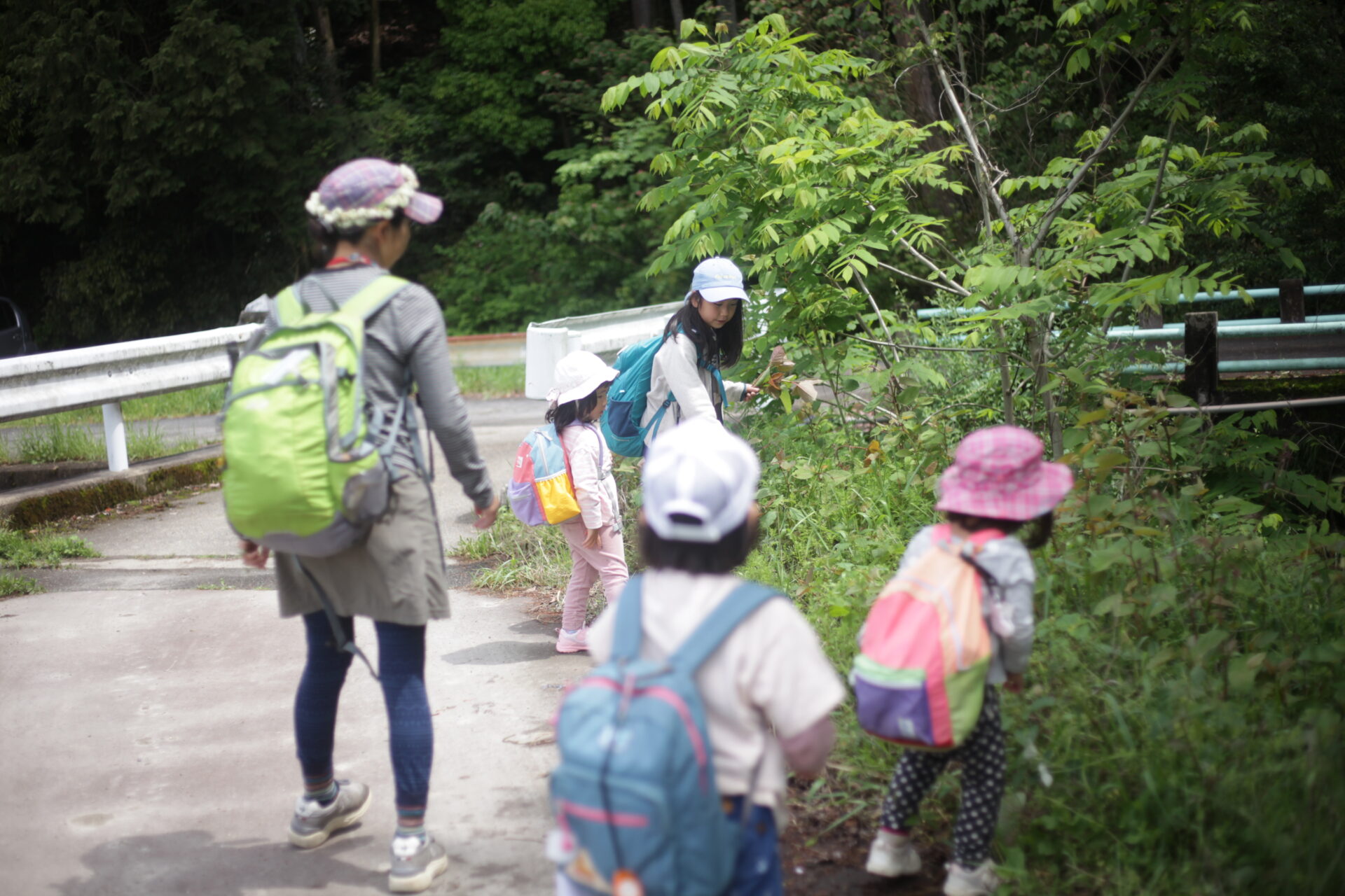 女子小学生　水遊び　裸 