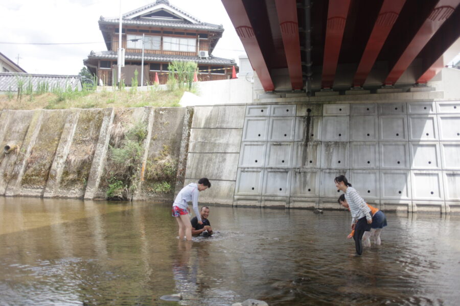 川遊び