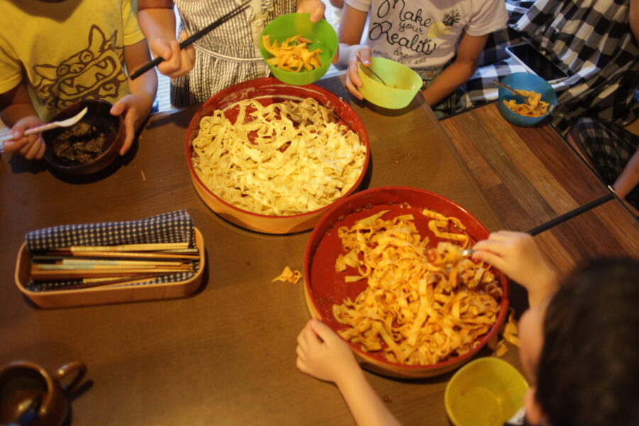 パスタを食べる