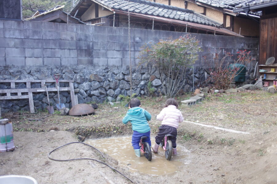 水で遊ぶ